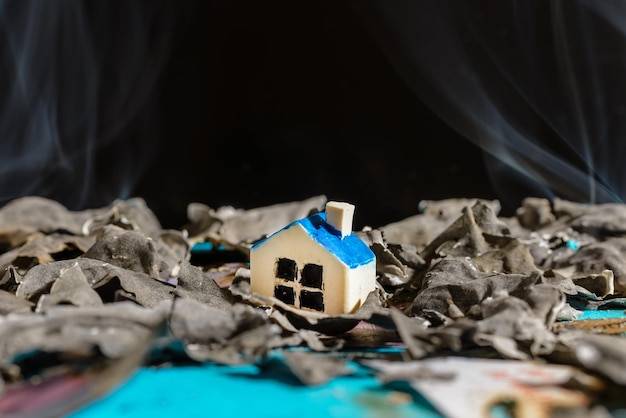 Jak rozróżnić szkody majątkowe i rzeczowe?